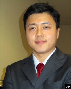 研究美中制度比较的学者刘台伟