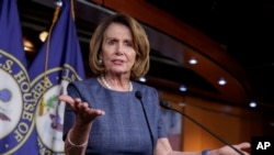 La démocrate Nancy Pelosi de Californie, leader de la minorité, critique le projet d'abrogation d'Obamacare (9 mars 2017)