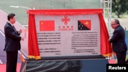 习近平与巴新总理奥尼尔2018年11月16日主持中国援建独立大道项目开启仪式（路透社）