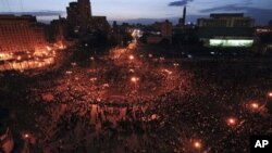 အီဂျစ်နိုင်ငံကို နှစ်ပေါင်း ၃၀ အုပ်ချုပ်လာတဲ့ သမ္မတ ရာထူးကဆင်းဖို့ တောင်းဆိုဆန္ဒပြမှုတွေက စီးပွားရေးမှာ ထိခိုက်မှုတွေ ဖြစ်လာရပါတယ်။