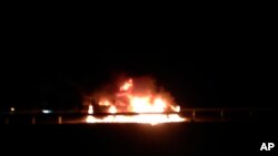 Горящая машина, перевозившая иностранных и российских журналистов. 9 марта 2016