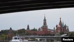 Панорамний вид на Кремль, собор Василя Блаженного та парк Зарядье в Москві, Росія, 12 травня 2022 року. REUTERS/Євгенія Новоженіна.