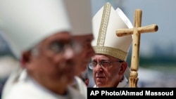 教宗方济各2015年7月6日在厄瓜多尔的瓜亚基尔主持弥撒。