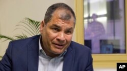 Mantan presiden Ekuador Rafael Correa saat diwawancarai Associated Press di Brussels, 11 April 2019.