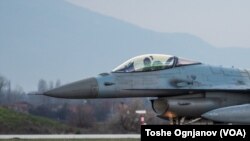 НАТО почна да патролира на македонското небо со авиони Ф-16 и „Авакс“