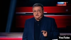 Russia -- Gregory Vinnikov, appearing as "Greg Vainer," appears on the popular Sunday evening talk show on state-owned Rossia-1 hosted by Vladimir Solovyov, April 2017 