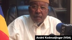 Ahmat Mahamat Bachir, ministre de la Sécurité publique, à N'Djamena, Tchad, le 6 février 2018. (VOA/André Kodmadjingar)
