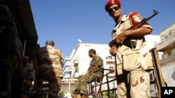 Pasukan keamanan Libya melakukan penjagaan di kota Benghazi (foto: dok). Inggris telah memerintahkan warganya untuk meninggalkan Benghazi. 