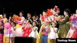 19일 북한에서 열린 `어머니날 경축 은하수음악회'.