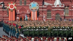 9일 붉은 광장에서 열린 대규모 군사 행진