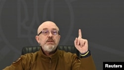 乌克兰国防部长列兹尼科夫在基辅举行记者会。(2023年2月5日)