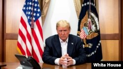 特朗普总统在医院治疗和康复期间继续工作（白宫2020年10月4日）