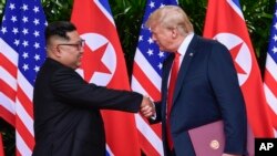 Kim Džong Un i Donald Tramp na prvom samitu u Singapuru, jun 2018.