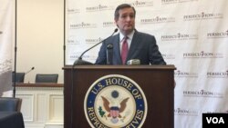 미 공화당의 테드 크루즈 상원의원이 24일 북한 인권과 종교자유에 대한 관심을 촉구하는 행사에서 연설하고 있다.