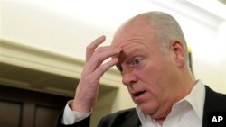 မြန်မာပြည်ကျောက်မျက်ရတနာ အမေရိကန်ကို တင်ပို့တဲ့မှု ပိတ်ပင်တဲ့ ဥပဒေကို ထပ်မံအဆိုတင်သူ အထက်လွှတ်တော် အမတ် Joe Crowley.