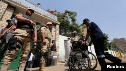 مراقبت نیروهای نظامی مصر از حوزه های رای گیری انتخابات ریاست جمهوری - ۶ خرداد ۱۳۹۳