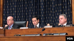 2019年6月4日，麦戈文众议员(左)、鲁比奥参议员（中）和史密斯众议员在国会举行天安门事件30周年的听证会。(美国之音李逸华拍摄)