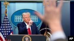 Le président Donald Trump s'exprime dans la salle de presse James Brady à la Maison-Blanche, le jeudi 30 janvier 2025, à Washington. AP / Alex Brandon