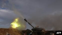 یک واحد توپخانه اسرائیلی در ۱۱ آبان ۱۴۰۲ در حین تمرین نظامی در بلندی‌های جولان 