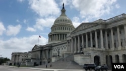 美国国会山大厦 （美国之音记者李逸华拍摄）