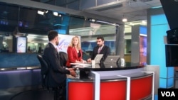 资料照：美国之音俄语电视在2016年美国大选之夜采访有关专家。