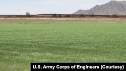 亚利桑那州尤马县的农田。美国陆军尤马实验场就在那里，而中国人在其附近购买了农田。