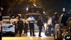 La police après l'arrestation de l'auteur présumé de la fusillade de mercredi à Philadelphie, Pennsylvanie, jeudi 15 août 2019.