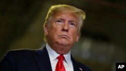 រូបឯកសារ៖ ប្រធានាធីបតីអាមេរិកលោក Donald Trump ពេលដំណើរទស្សនកិច្ចកាលពីថ្ងៃពុធ ទី២០ ខែវិច្ឆិកា ឆ្នាំ២០១៩។ 