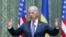 Тогдашний вице-президент США Джо Байден выступает на пресс-конференции в Киеве. 22 апреля 2014 г.