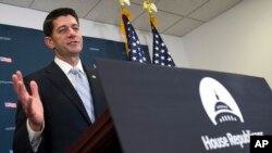 폴 라이언 연방 하원의장이 15일 의회에서 하원 공화당 지도부 회의를 마친 후 기자회견을 하고 있다.