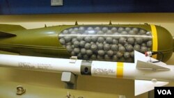 Bom rumpun atau cluster bom, jenis senjata yang menebar banyak bom kecil di daerah yang luas. (Foto: Dok)