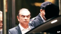 FILE - Former Nissan Chairman Carlos Ghosn leaves the Tokyo Detention Center in Tokyo, Apr. 25, 2019. 