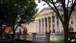 نمایی از ساختمان وزارت خزانه داری (دارایی) ایالات متحده آمریکا در شهر واشنگتن