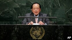 លោក​ឧបនាយករដ្ឋមន្ត្រី ​ហោ ណាំហុង​ រដ្ឋមន្ត្រី​ការ​បរទេស​កម្ពុជា​​ថ្លែង​សុន្ទរកថា​ទៅ​កាន់​មហាសន្និបាត​​លើក​ទី​៦៩​របស់​អង្គការ​សហប្រជាជាតិ​​កាល​ពី​ថ្ងៃ​ច័ន្ទ​ទី​២៩ ខែ​កញ្ញា ឆ្នាំ​២០១៤ នៅ​ទីស្នាក់ការ​កណ្តាល​អ.ស.ប.​ក្នុង​បូរី​ញូវយ៉ក សហរដ្ឋ​អាមេរិក។