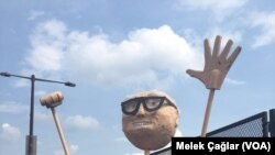 Berni Sanders tərəfdarlarının etiraz nümayişi