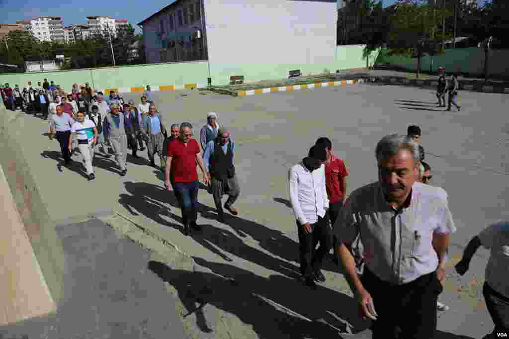 Diyarbakır&rsquo;ın en kalabalık ilçelerinden Kayapınar&#39;da seçime ilgi büyüktü.&nbsp;