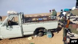 Photo d'archives (30 octobre 2013): Ce camion transportait 92 migrants qui sont morts de soif dans le désert du Niger, à environ une douzaine de kilomètres de la frontière algérienne. L'Algérie est devenue une destination privilégiée pour les migrants subsahariens.