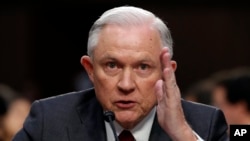 جف سشنز برای ادای شهادت درباره مکالمات خود با مقام‌های روسیه در دوران انتخابات در جلسه روز سه شنبه کمیته اطلاعات سنا شرکت کرد.