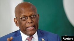 Charles Walker Brumskine, candidat à la présidentielle du Libéria en 2017 et chef du Parti de la Liberté (LP), s'exprime lors d'un entretien avec Reuters à Monrovia, au Libéria, le 8 octobre 2017.