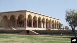 چار سو سال پرانے لاہور کے تاریخی شاہی قلعے کا ایک اندورنی منظر