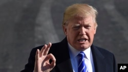 川普总统星期六离开白宫前往戴维营前对媒体讲话