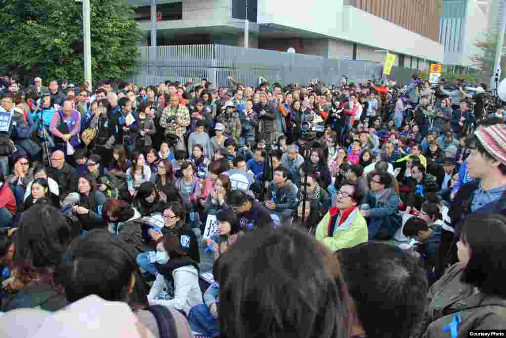 香记协星期天下午发起“企硬反灭声，撑言论自由”的游行7 (香港记者协会脸书图片)