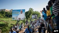 Les partisans du leader de l'opposition malienne, Soumaila Cisse, protestent contre les résultats du second tour de l'élection présidentielle du 16 août 2018 à Bamako, le 18 août 2018.