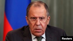 Menlu Rusia Sergei Lavrov mengatakan kawasan tenggara Ukraina harus masuk agenda pembicaraan masa depan Ukraina, Selasa (8/4). 