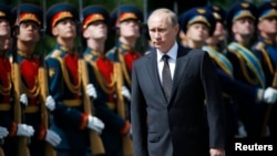 Rusiya Prezidenti Vladimir Putin Sovet İttifaqının bir çox atributlarını, o cümlədən himnini dövlət himni qismində bərpa edib.