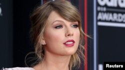 تیلور سوئیفت خواننده ۲۹ ساله آمریکایی