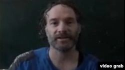 Wartawan AS Peter Theo Curtis dalam video yang ditayangkan Al Jazeera.