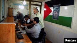 نیروهای تشکیلات خودگردان در گذرگاه مرزی غزه مستقر شدند. 