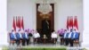 Presiden Jokowi didampingi Wapres Ma’ruf Amin, saat memperkenalkan enam Menteri baru di Kabinet Indonesia Maju, di Istana Negara, Jakarta, Selasa (22/12). (Biro Setpres)