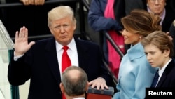 ፕሬዚዳንት ዶናልድ ትራምፕ ቃለ መሀላ ሲፈጽሙ